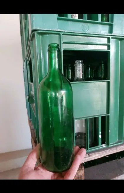 Weinflaschen Leergut, Füreder und Rheinwein