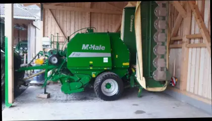 Rundballenpresse McHale F550