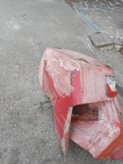 Verkaufe reparaturbedürftige Kotflügel für Steyr Plus Serie