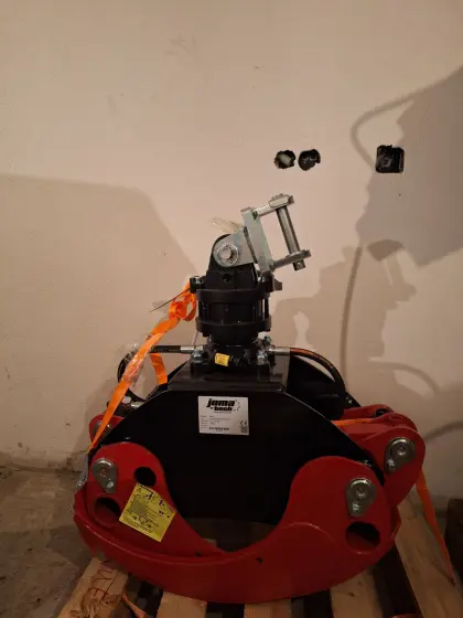 Forstgreifer Jomatech OG19 mit 4,5 t Rotator geflanscht