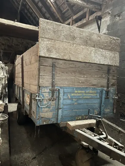 Anhänger mit Kratzboden