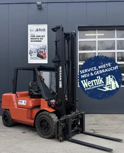 Orange Giraffe - Nissan Diesel 4,5 t