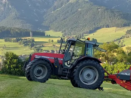 Traktor MF 4270