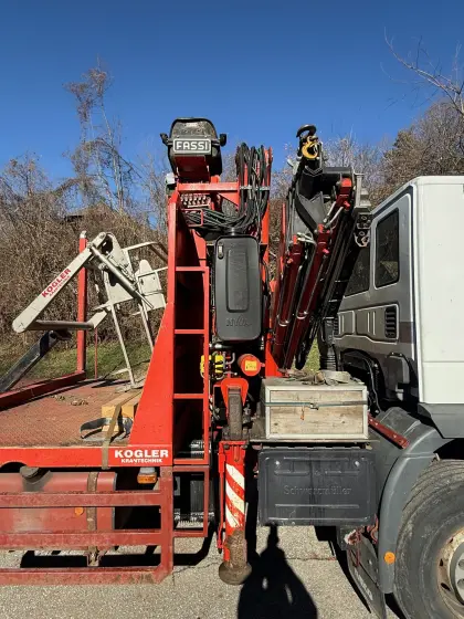 IVECO MP380E35H mit Ladekran Fassi F170A.25 und Arbeitskorb