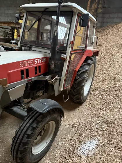 Steyr 8055 mit Hauer Frontlader