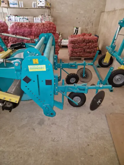 Folienlegemaschine für Bioanbau Gemüse