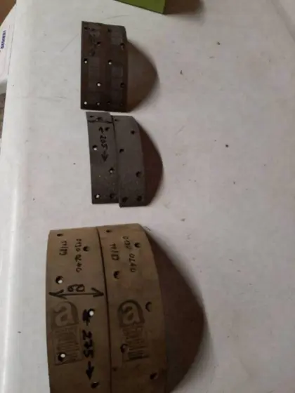 Verschiedene Bremsbeläge Deutz IHC Traktor