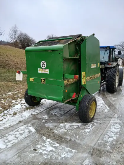 John Deere 570 Ballenpresse