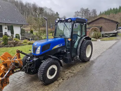 New Holland T4050F Schmalspurtraktor