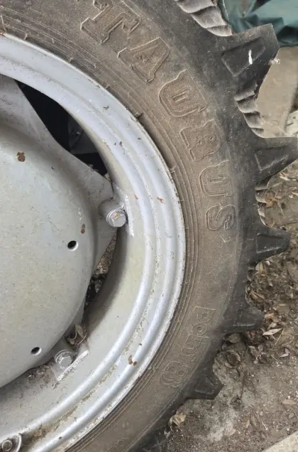 Reifen 11.2R28 (280/85R28)