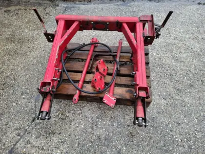 Massey Ferguson Frontlader mit Konsole