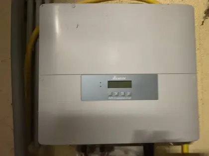 2 PV Wechselrichter Delta 10 kW, 15 kW