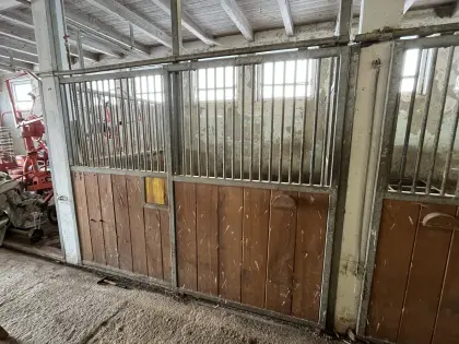 Trennwände für Pferdeboxen