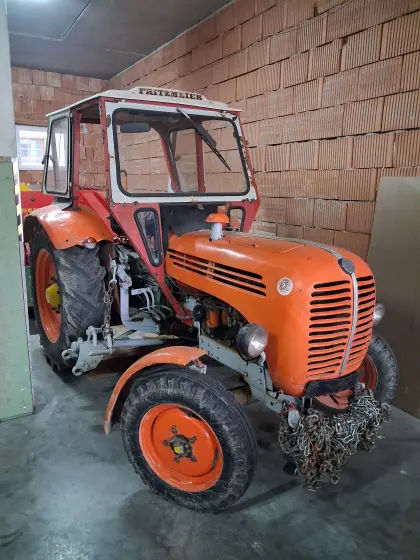 Landwirtschaftspaket inkl. Traktor, Anhänger, Presse, etc.