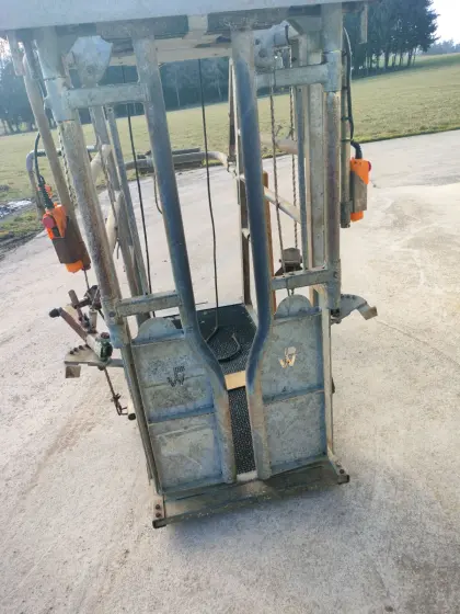 Klauenpflegestand voll el.