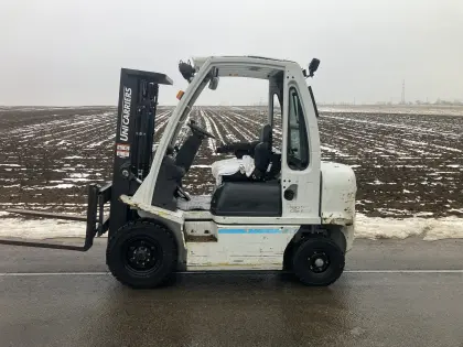 Nissan Dieselstapler 2,5 t Bj. 2015 3.500 Bstd.