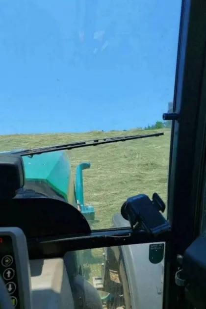 Ackerflächen und Wiesen