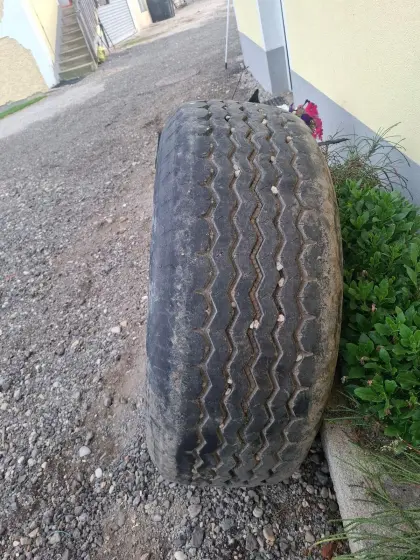 Reifen 425/65 R22,5 Yokohama