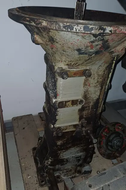 Zwischenstück Steyr T190 zwischen Motor und Getriebe