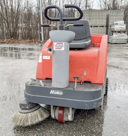 Elektro-Aufsitz-Kehrmaschine Hako Jonas 900 E