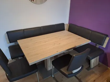 Eckbank mit Tisch