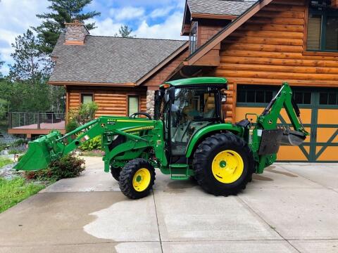John Deere 4066R Traktor