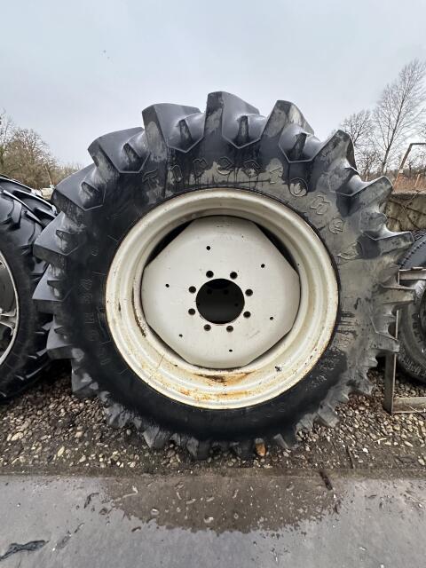 16.9 R 34 Reifen inkl. Felge von Steyr 980, neuwertig