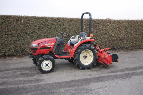 Yanmar KE-40 Kleintraktor mit Bodenfräse