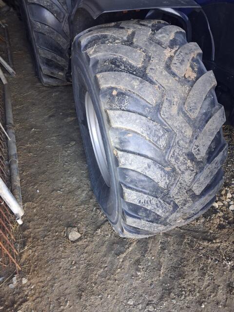 Kompletträder 560/60R22,5 und 750/60R30,5