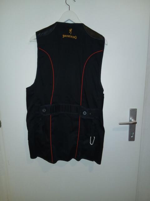 Jagdbekleidung und Schießwesten