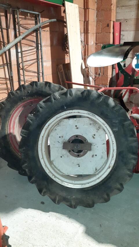 Zwillingsreifen 12.4-11/28