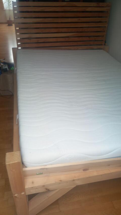 Massivholzbett 1,40 x 2,20 mit neuer Matratze