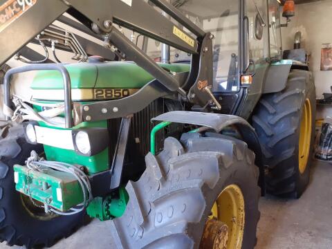 John Deere 2850 A mit Frontlader und div. Zubehör