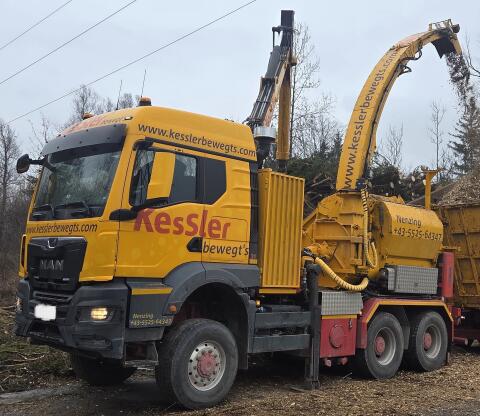 Selbstfahrender Holzhacker Jenz HEM-593-R / MAN-TGS 33.510