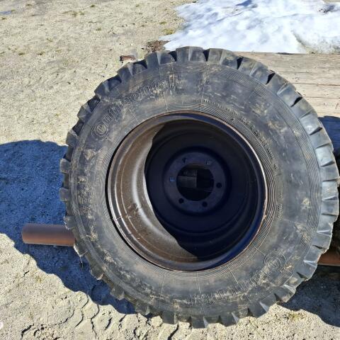 Unimog Felgen mit Reifen