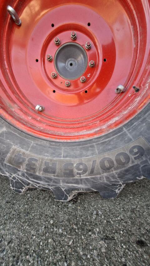 600/65 R34 und 480/65 R24