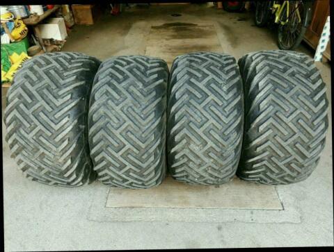 Reifen 33x15.50R15 BKT