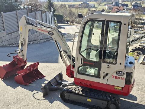 Takeuchi TB016 + Löffelpaket