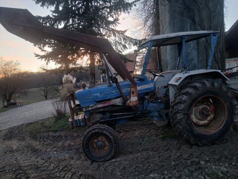 Ford 5000 mit Frontlader