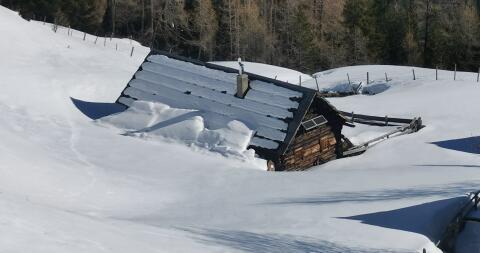 Verpachte ganzjährig Almhütte