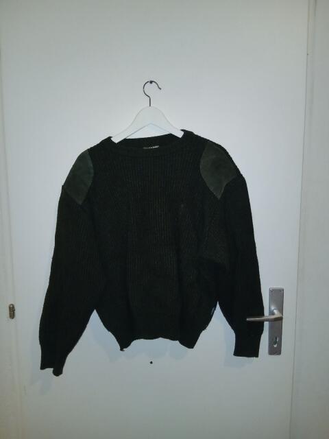 Jacken und Pullover