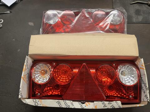 Original Aspöck Set: Rückleuchte li. + Ersatzlichtscheibe