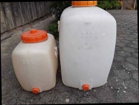 Most- oder Weinfässer