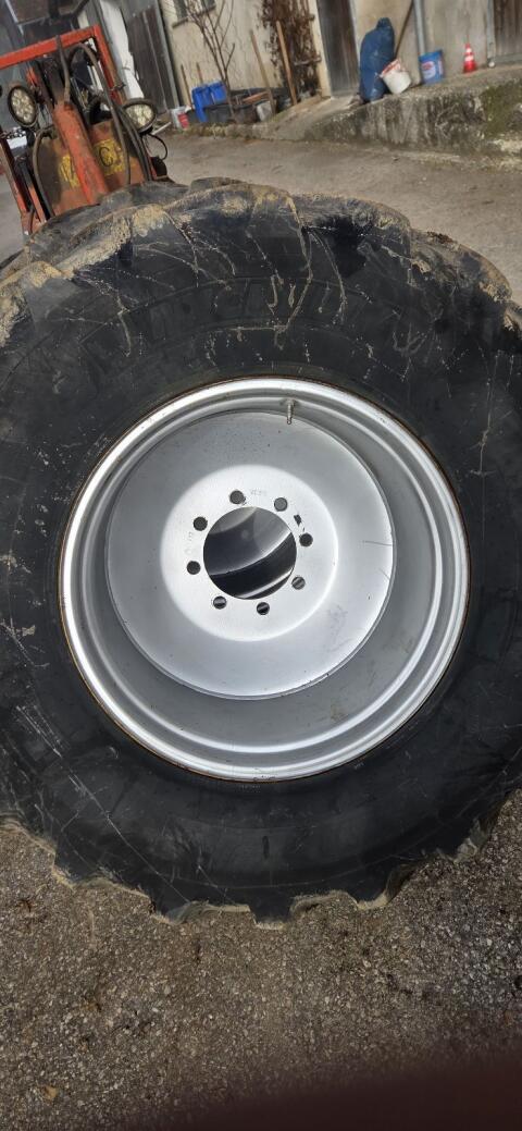 540/65R28