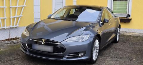 Tesla Model S 85