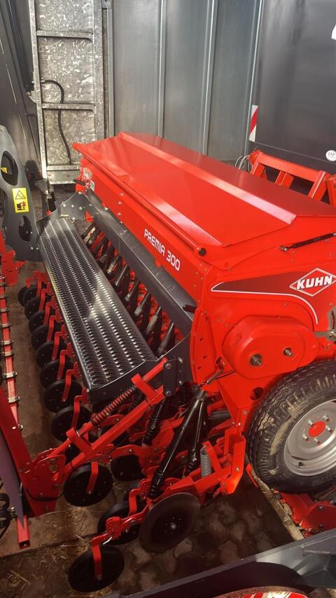 Kuhn HR 304 mit Premia 300