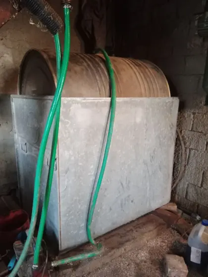 Dieseltank mit Auffangwanne