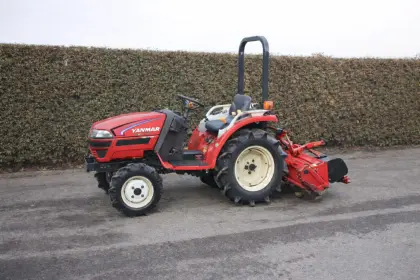Yanmar KE-40 Kleintraktor mit Bodenfräse