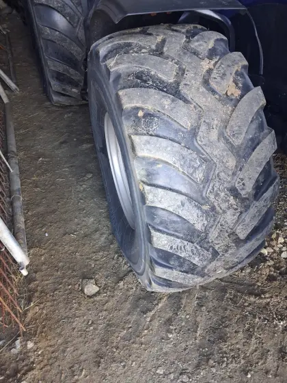 Kompletträder 560/60R22,5 und 750/60R30,5