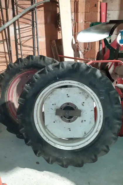 Zwillingsreifen 12.4-11/28